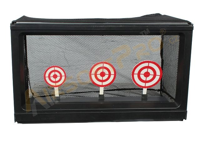 Practice shooting range with net [A.C.M.]