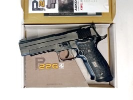 Airsoftová pistole P226-S5 CO2, celokov, blowback - černá - VRÁCENÁ [KWC]