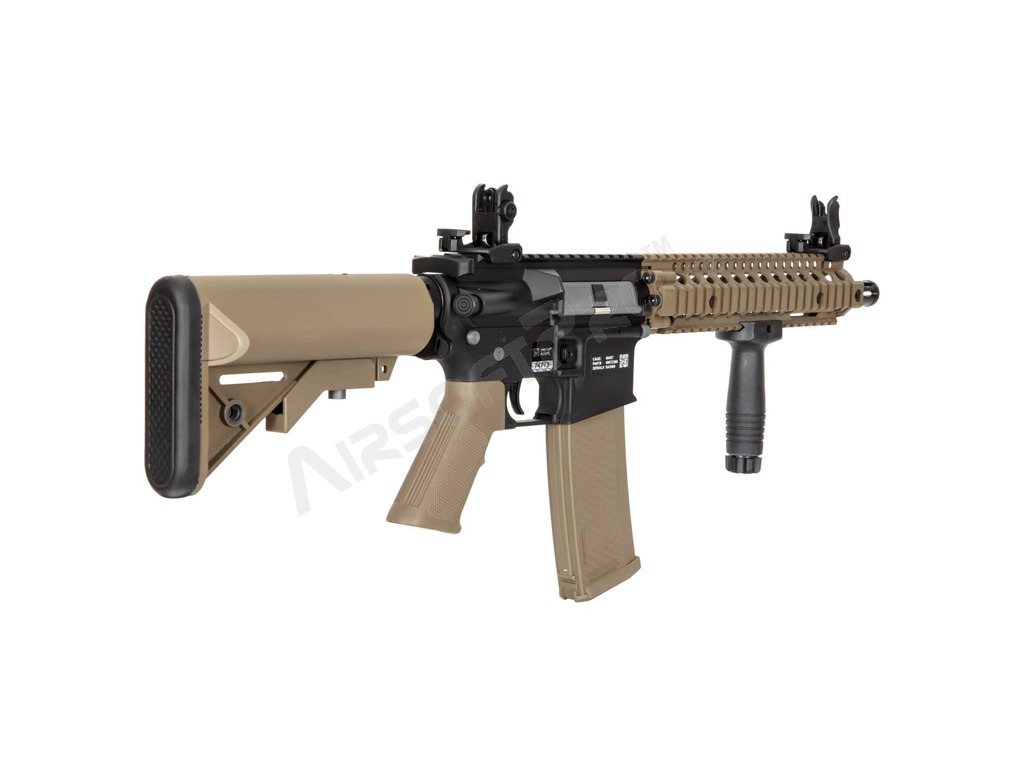 Rifle de airsoft Daniel Defense® MK18 SA-E19 EDGE™ Carbine Replica - Half-TAN [Specna Arms]