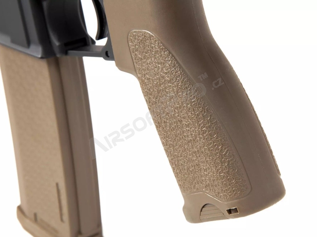 Rifle de airsoft RRA SA-E18 EDGE™ Carbine Replica - Half-Tan [Specna Arms]
